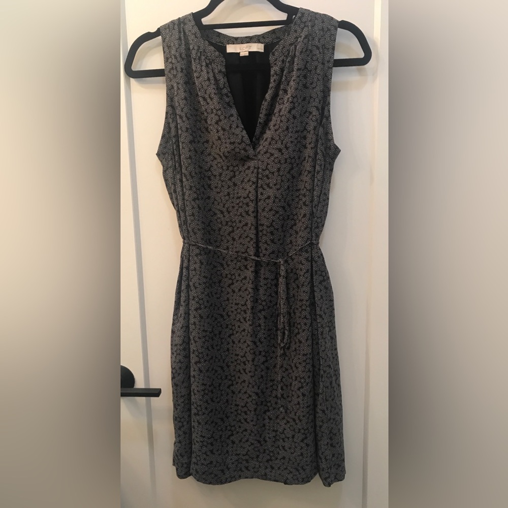 LOFT black and white sleeveless shift dress, size medium petite